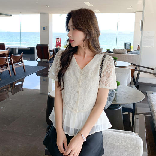 【清仓超15天不保价】奢姿大码女装2025夏季气质温柔拼接雪纺蕾丝衬衫胖妹妹V领上衣9952253351 商品图4