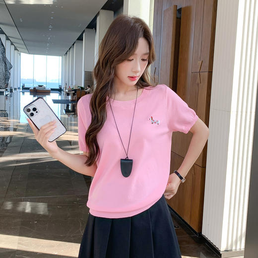 奢姿大码女装2025夏季减龄绣花图案时尚针织衫胖妹妹圆领百搭上衣9652690346 商品图1