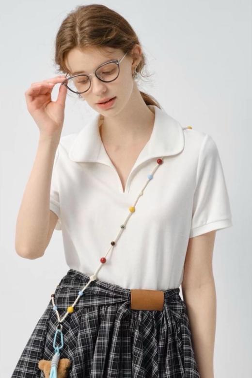 🌸春夏限定💰【苏格兰格子不规则半身裙&娃娃领正肩T恤】甜酷风造型，简约韩系氛围感穿搭！☀️翻领设计展现颈部线条，⁠日常百搭又通勤  商品图3