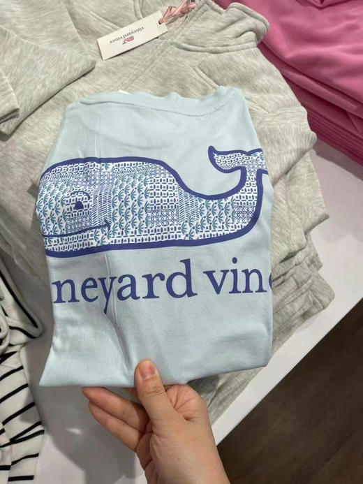 喜欢小鲸鱼的宝宝们快来，超多图案哦，他家的t恤非常舒服，这些全是女款短袖T恤，499两件直邮 商品图1