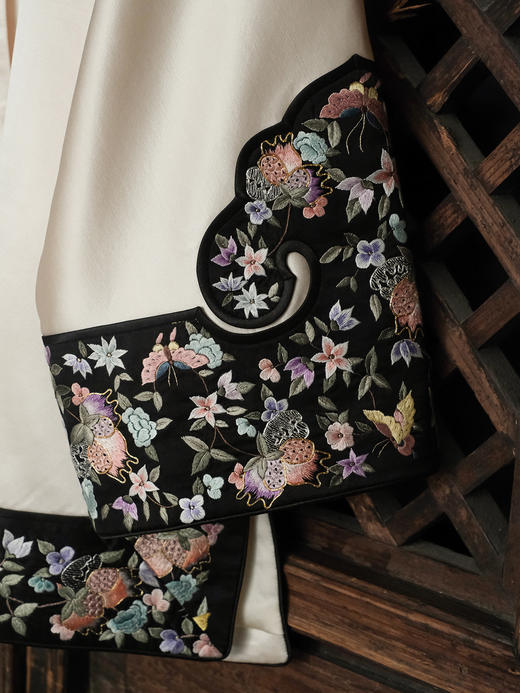 盛唐牡丹大师系列| 重工手绣石榴花丝毛外套-米白 商品图2