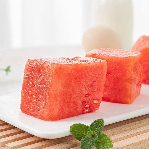 新鲜水果  甜蜜多汁 甘美4K西瓜 有少量籽1枚（每枚8~8.5斤左右） 商品图3