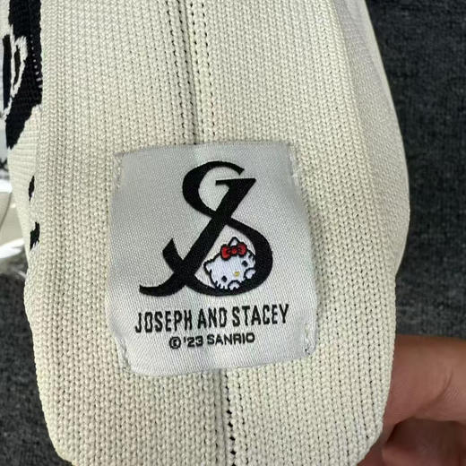 韩单正品 JOSEPH&STACEY三丽鸥HelloKitty联名百褶可爱针织手提包
原价69800韩元 商品图4