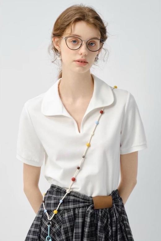 🌸春夏限定💰【苏格兰格子不规则半身裙&娃娃领正肩T恤】甜酷风造型，简约韩系氛围感穿搭！☀️翻领设计展现颈部线条，⁠日常百搭又通勤  商品图1