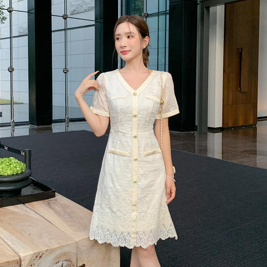 奢姿大码女装2025夏季减龄绣花设计时尚连衣裙胖妹妹V领简约裙子9952890494 商品图4