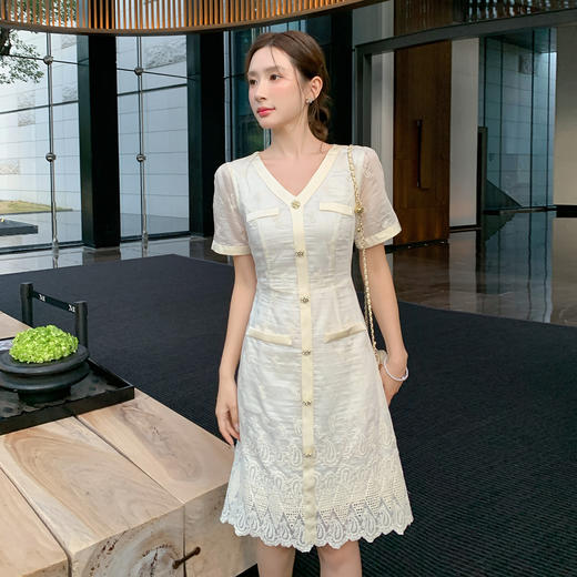 奢姿大码女装2025夏季减龄绣花设计时尚连衣裙胖妹妹V领简约裙子9952890494 商品图1