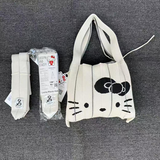 韩单正品 JOSEPH&STACEY三丽鸥HelloKitty联名百褶可爱针织手提包
原价69800韩元 商品图0
