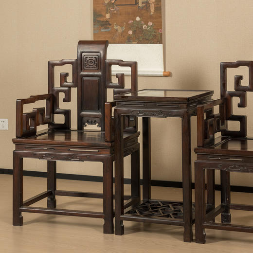 清 红木攒接拐子纹扶手椅成堂（四椅两几） 商品图2