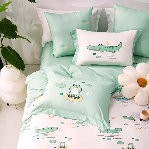 多喜爱 卡通全棉斜纹四件套 快乐池塘 柔软细腻 亲肤耐用 双面设计 宽边枕套 儿童 小青蛙和小鳄鱼 学生 商品图1