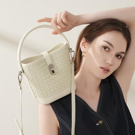 【预售3天】质感通勤女包百搭编织水桶包单肩手提包D3026 商品图0