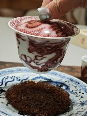 釉里红薄胎龙纹盖碗