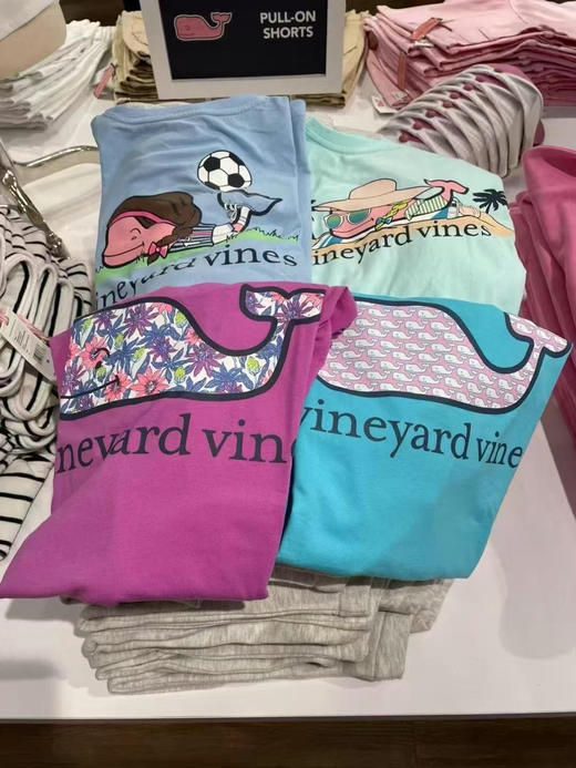 喜欢小鲸鱼的宝宝们快来，超多图案哦，他家的t恤非常舒服，这些全是女款短袖T恤，499两件直邮 商品图0