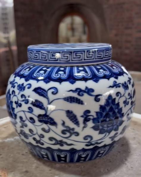 柴窑仿明青花缠枝莲茶叶罐 商品图0