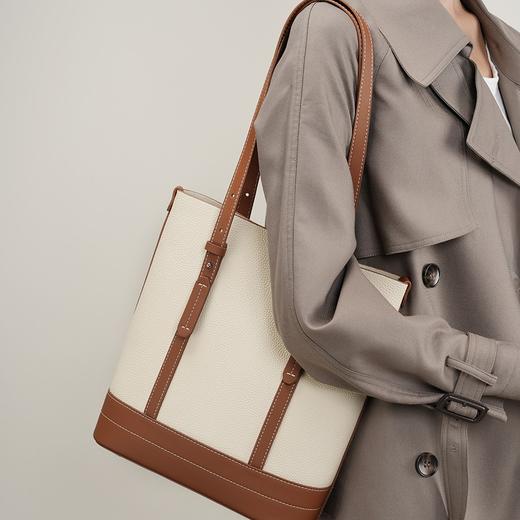 【预售3天】通勤水桶包2025新款百搭大容量女包高级感单肩包D2379 商品图0