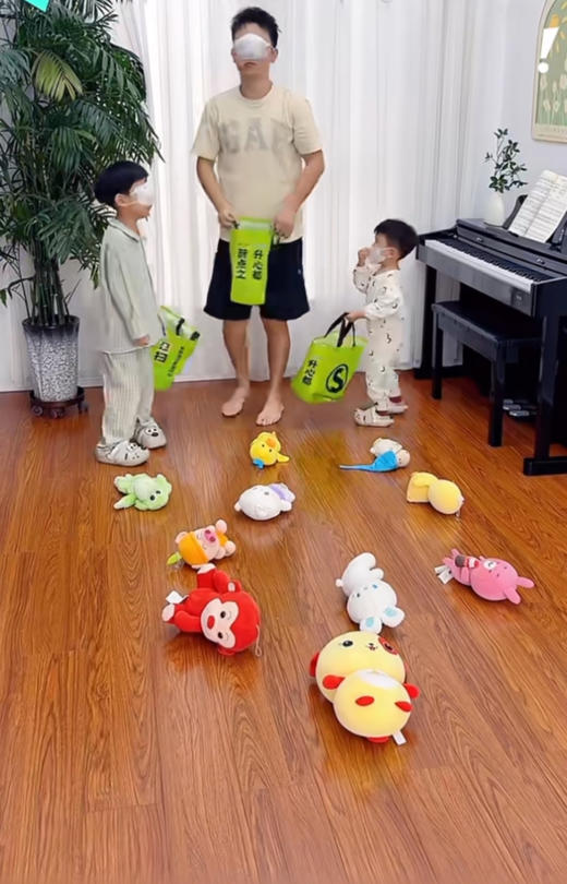 《蒙眼抓娃娃》 商品图0