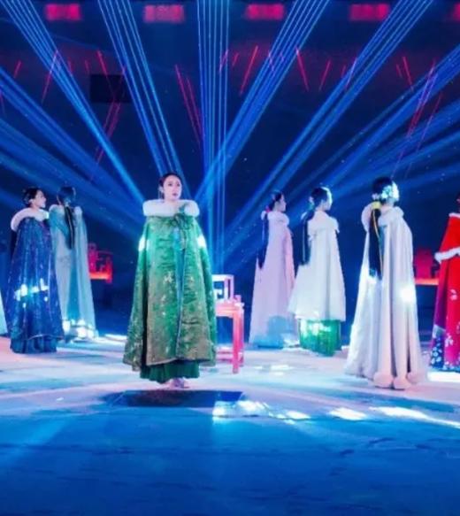 【七修酒店&只有红楼梦戏剧幻城】只有红楼梦戏剧幻城夜场游玩票 双人门票+七修大床/双床1间夜+早餐 商品图0