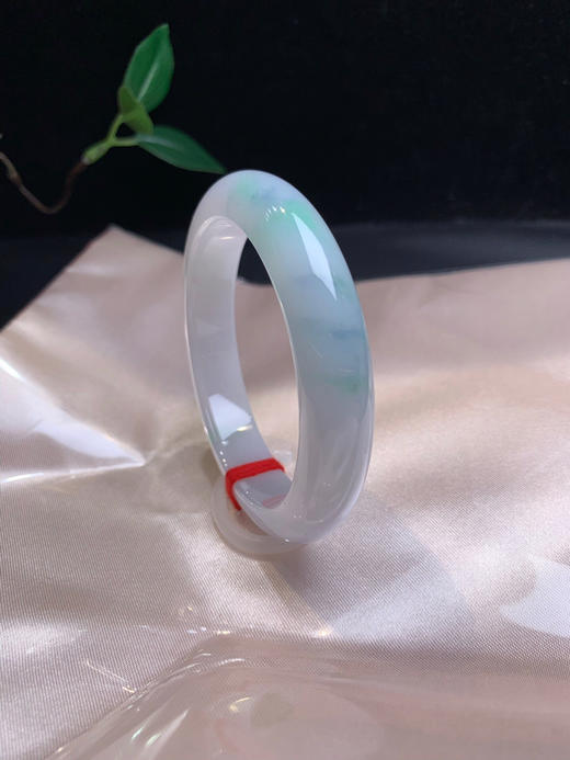 620089，55春彩正圈手镯，整条清新干净，底妆均匀，绿花里带了些紫  清爽有特色 商品图3