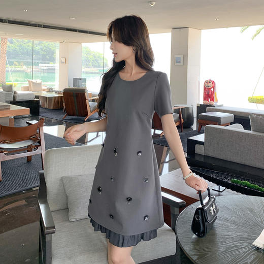 奢姿大码女装2025夏季花朵立体装饰设计连衣裙胖妹妹V领气质裙子9952869752【1】 商品图2