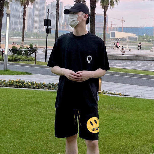 点此购买 Drew夏季男女款笑脸高街抽绳梭织短裤 md 320153 商品图3