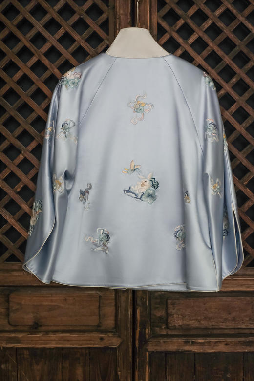 盛唐牡丹大师系列| 玉兔踏月花瓣襟丝毛外套 商品图4