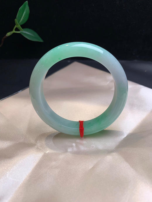 620092，56.5 绿底正圈，整条底妆细腻，二处带清新绿底，清新甜美 商品图0