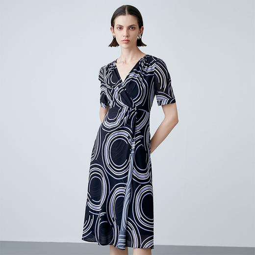 EITIE爱特爱夏季新款V领收腰法式通勤显瘦印花连衣裙7807527 商品图3