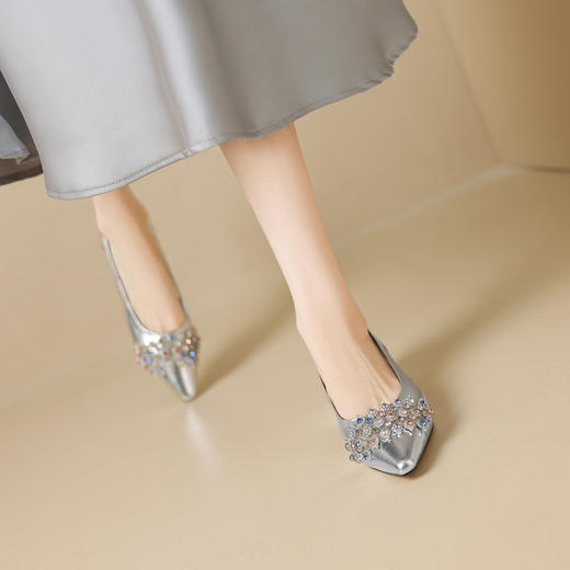 【预售5天】侧空水钻法式气质尖头单鞋女春夏新款浅口中跟鞋配裙子YS&0200 商品图4