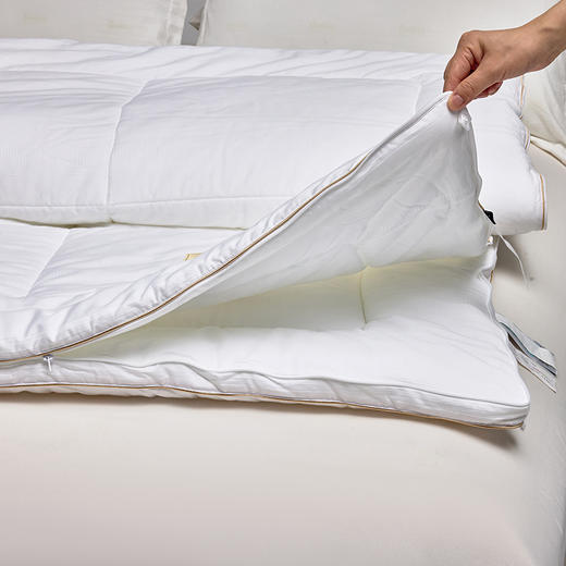 多喜爱 科特抗菌防螨十孔春秋被/加厚冬被/拉链子母被【德国进口纤维】【全棉面料】【提花工艺】【A类标准】【织带织标】加量填充 整张绵工艺 商品图2