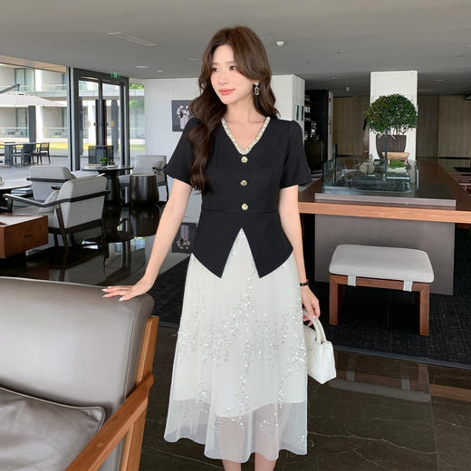 奢姿大码女装2025夏季假两件拼接时尚连衣裙胖妹妹气质V领裙子9952890452 商品图0