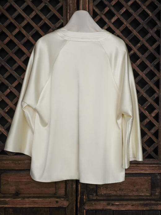 盛唐牡丹大师系列| 喜上眉梢丝毛手绣外套-白色 商品图3