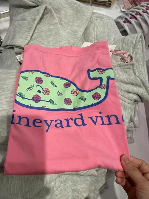 喜欢小鲸鱼的宝宝们快来，超多图案哦，他家的t恤非常舒服，这些全是女款短袖T恤，499两件直邮 商品图8