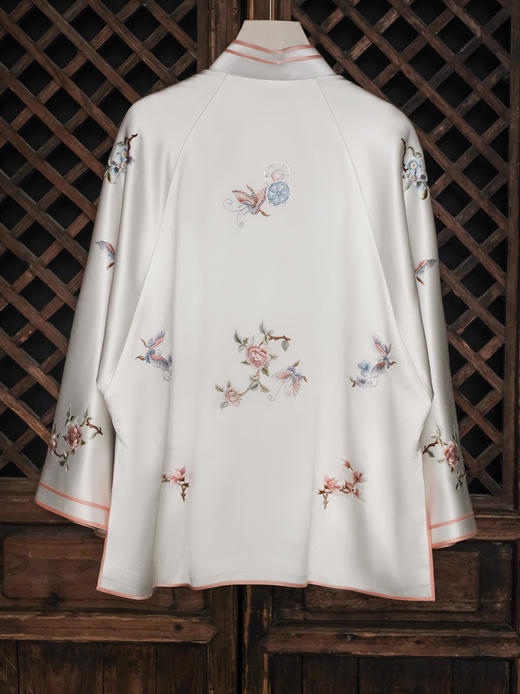 盛唐牡丹大师系列| 重工盘银喜鹊蝴蝶平针绣外套 商品图5