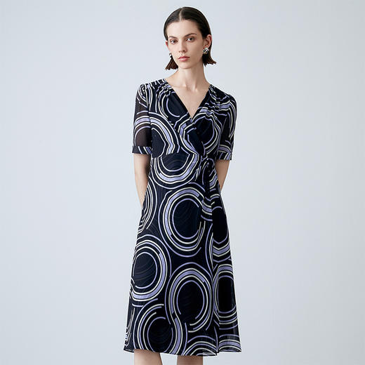 EITIE爱特爱夏季新款V领收腰法式通勤显瘦印花连衣裙7807527 商品图2