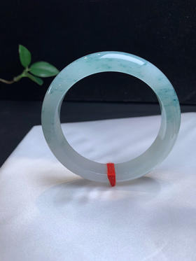 620087，55.飘花手镯，一半白底一半飘蓝花，干净清爽