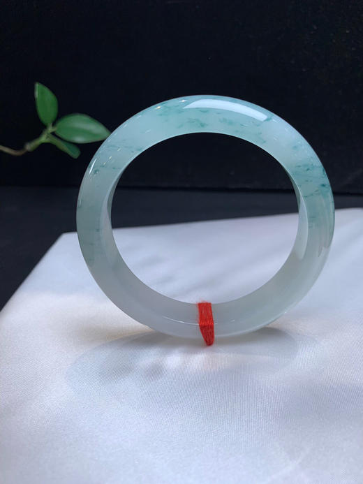 620087，55.飘花手镯，一半白底一半飘蓝花，干净清爽 商品图0