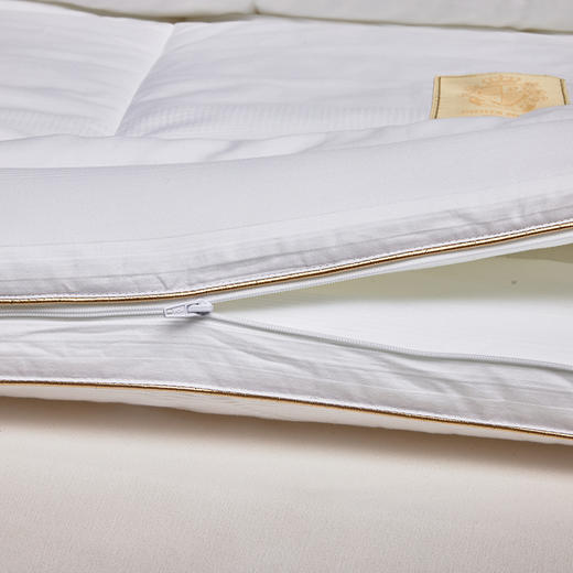 多喜爱 科特抗菌防螨十孔春秋被/加厚冬被/拉链子母被【德国进口纤维】【全棉面料】【提花工艺】【A类标准】【织带织标】加量填充 整张绵工艺 商品图8