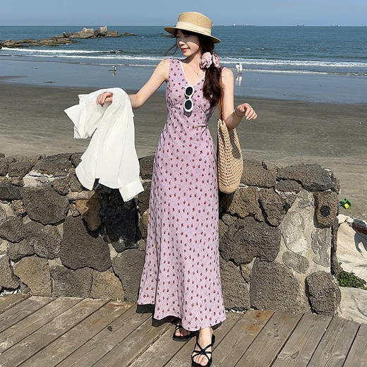 西遇法式波点连衣裙女夏季新款海边度假旅游收腰v领吊带裙SS050863 商品图1