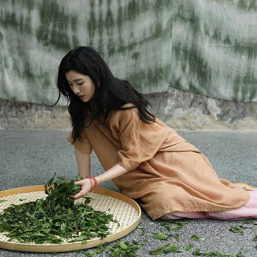 绽放旅行女装313朵/【甜茶系列·黄茶】砂洗苎麻茶染中袖连衣裙女限量 商品图1