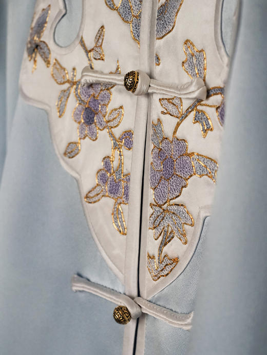 盛唐牡丹大师系列| 重工如意头兰花苏绣外套-淡蓝 商品图2