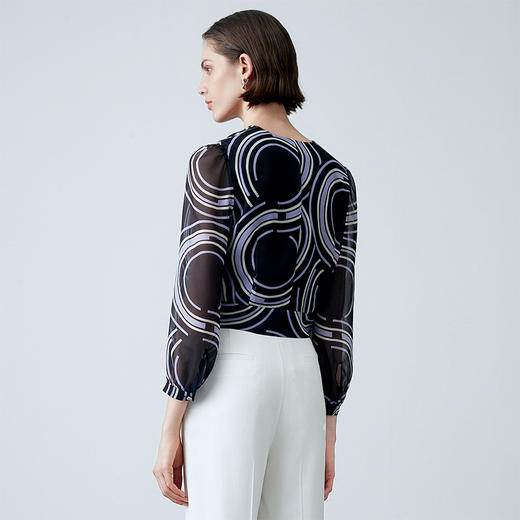 EITIE爱特爱夏季新款时尚V领气质收腰显瘦通勤印花长袖上衣7813510 商品图4