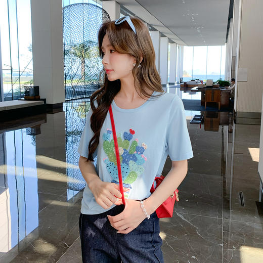 奢姿大码女装2025夏季气质圆领衬衫胖妹妹时尚图案装饰毛织上衣9552690503 商品图0