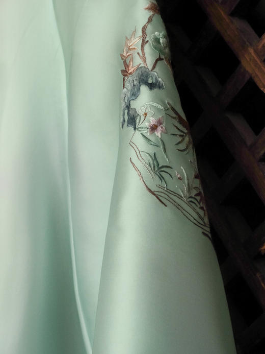 盛唐牡丹大师系列| 喜上眉梢团纹欧根缎手绣外套-绿色 商品图3