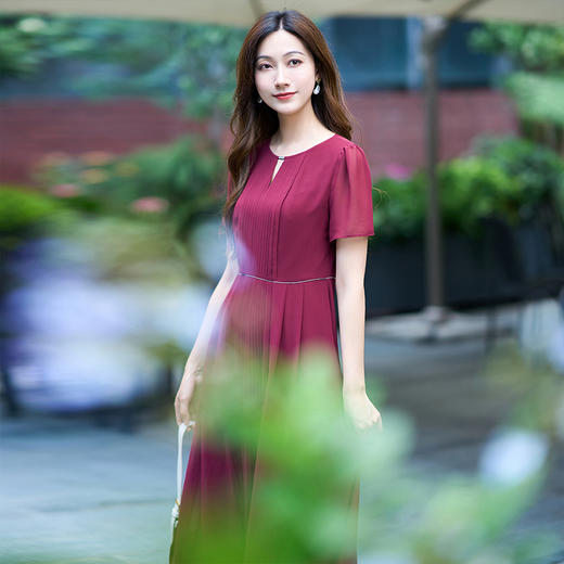 【飘逸薄纱显瘦连衣裙】EITIE爱特爱优雅法式压褶通勤2025夏新款B2507702 商品图4