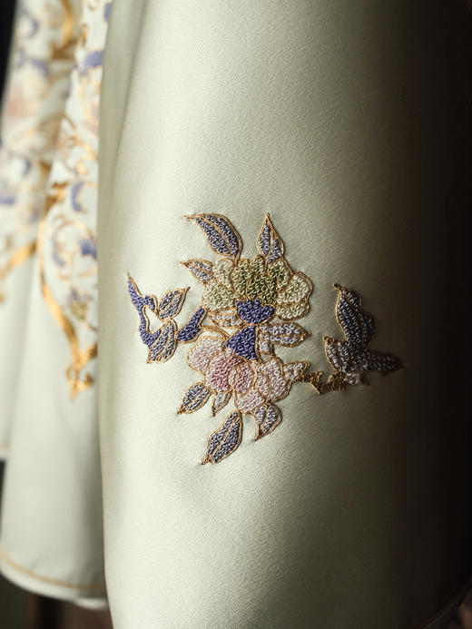 盛唐牡丹大师系列| 重工盘金绣如意纹外套 商品图3