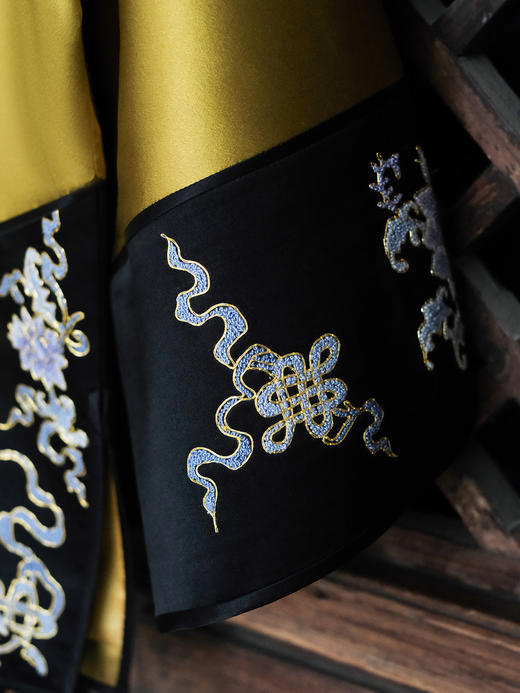盛唐牡丹大师系列| 重工黑色如意外套-琉璃黄 商品图2