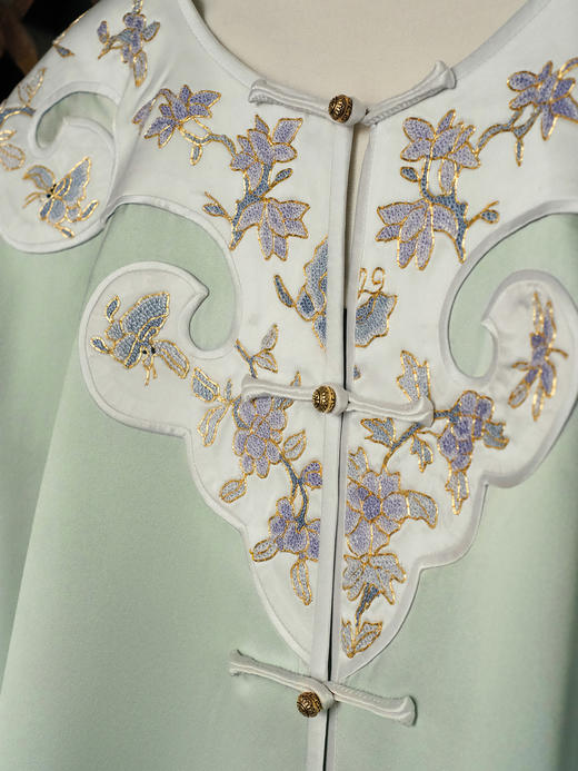 盛唐牡丹大师系列| 重工如意头兰花苏绣外套-荷茎绿 商品图1