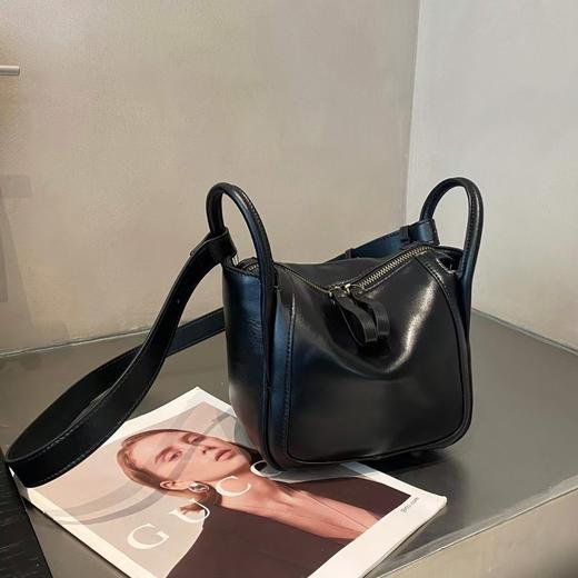 【预售3天】韩版大容量水桶包百搭单肩包简约斜挎包ZR-3065 商品图1