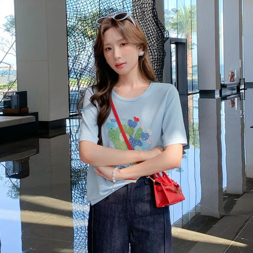 奢姿大码女装2025夏季气质圆领衬衫胖妹妹时尚图案装饰毛织上衣9552690503 商品图4