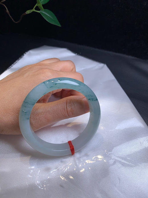 620087，55.飘花手镯，一半白底一半飘蓝花，干净清爽 商品图5