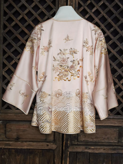 盛唐牡丹大师系列| 重工盘金绣江崖海水纹外套 商品图5